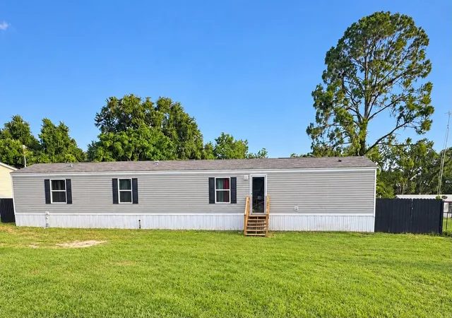 Manufactured home for sale at 10350 SE 127th Lane, BELLEVIEW, FL 34420 | MLS# S5152382
