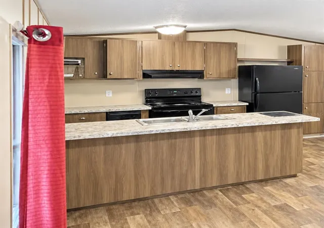 Photo 2 of Manufactured home for sale at 10350 Se 127th Lane, Belleview, FL 34420 | MLS# S5152382 | Listing updated on 2026-09-21
