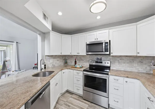 Homes for sale in Dunedin, FL | 500 New York Ave #7, Dunedin, FL 34698 | MLS# TB8522399