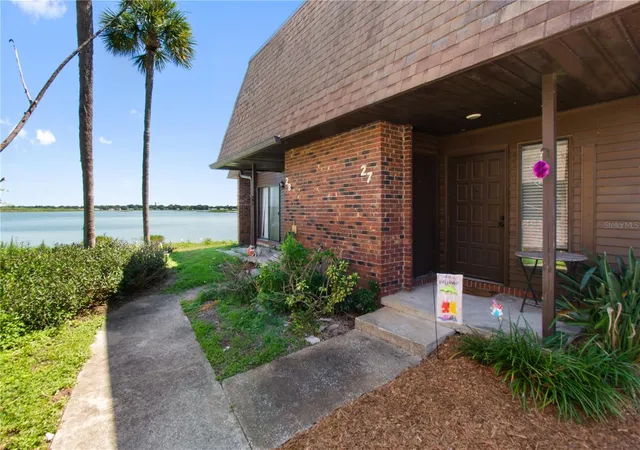 1st image of 1836 N Crystal Lake Dr #27, Lakeland, FL 33801 | MLS# L4962999