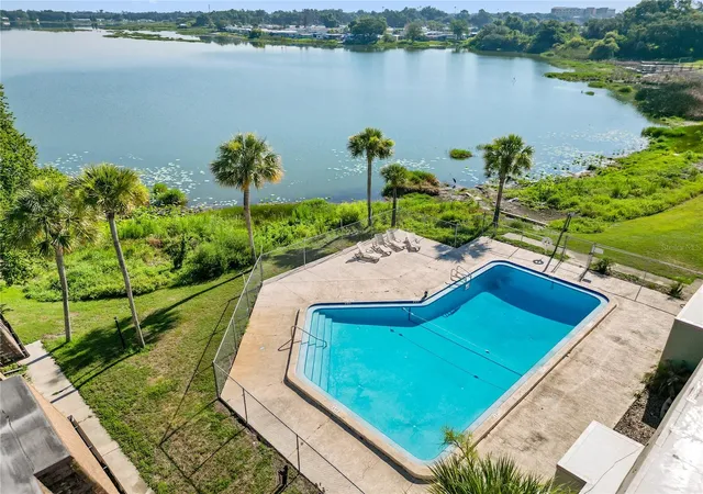 2nd image of 1836 N Crystal Lake Dr #27, Lakeland, FL 33801 | MLS# L4962999