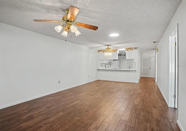2nd image of 1525 Oakview Cir Se, Winter Haven, FL 33880 | MLS# TB8522413