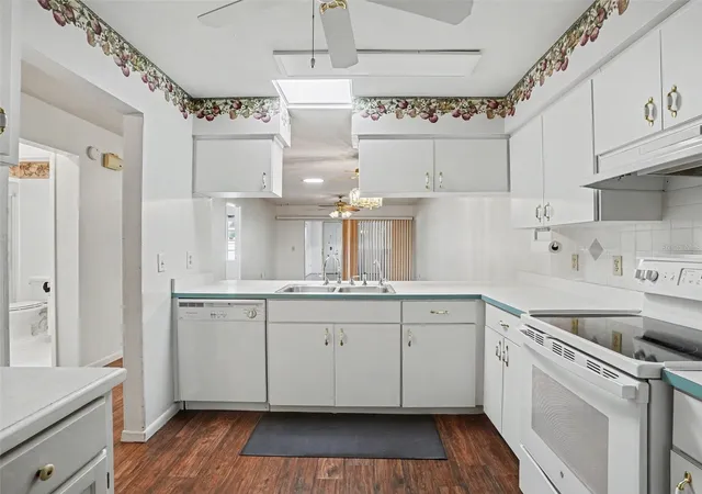 4th image of 1525 Oakview Cir Se, Winter Haven, FL 33880 | MLS# TB8522413