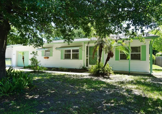 3rd image of 405 S Camellia Ave, Crystal River, FL 34429 | MLS# OM727239