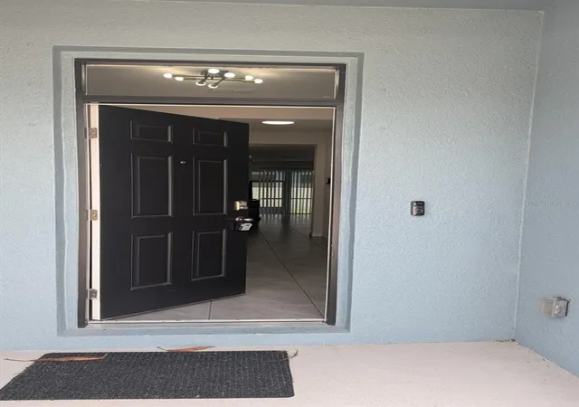 2nd image of 4015 Blue Banks Ln, Bradenton, FL 34208 | MLS# S5152389