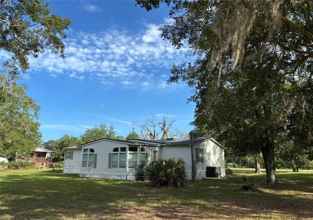 Photo 3 of Manufactured home for sale at 21919 NE 69th Place, Melrose, FL 32666 | MLS# GC541408 | Listing updated on 2026-08-08