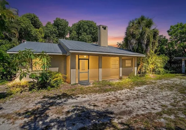 Homes for sale in Osprey, FL | 811 Sarabay Rd, Osprey, FL 34229 | MLS# A4697921