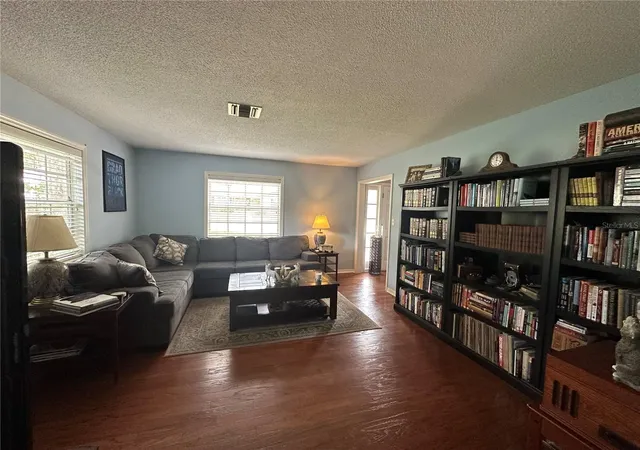 5th image of 1105 S 9Th St, Leesburg, FL 34748 | MLS# TB8522472