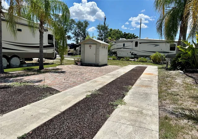 Homes for sale in Bowling Green, FL | 2928 Birdie Dr, Bowling Green, FL 33834 | MLS# L4963001
