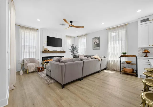Photo 3 of Single family home for sale at 1717 Massachusetts Ave NE, St Petersburg, FL 33703 | MLS# TB8522496 | Listing updated on 2026-10-22