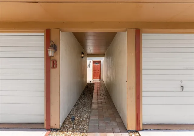2nd image of 408 Howard Ave, LAKELAND, FL 33815