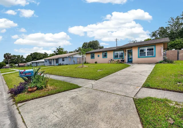 Photo 2 of Single family home for sale at 212 Mimosa Dr, Palatka, FL 32177 | MLS# FC319479 | Listing updated on 2026-08-03