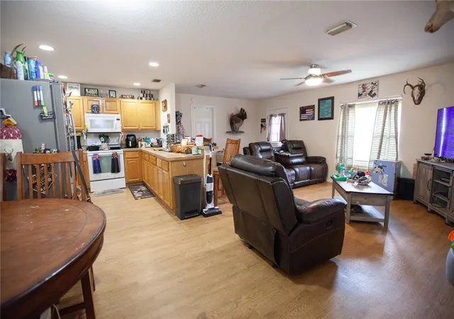 Photo 4 of Single family home for sale at 3554 County Rd 230c, Wildwood, FL 34785 | MLS# G5114206 | Listing updated on 2026-09-15