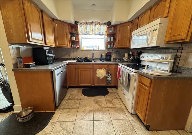 Photo 3 of Single family home for sale at 398 Virginia St, Frostproof, FL 33843 | MLS# K4903585 | Listing updated on 2026-10-06