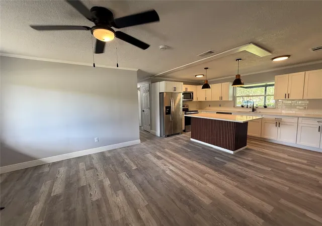 Photo 3 of Single family home for sale at 1000 E Dixie Ave, Leesburg, FL 34748 | MLS# O6419432 | Listing updated on 2026-10-21