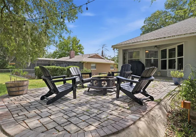 2nd image of 240 N Country Club Dr, Crystal River, FL 34429 | MLS# W7887000