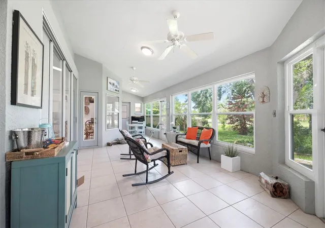 4th image of 240 N Country Club Dr, Crystal River, FL 34429 | MLS# W7887000