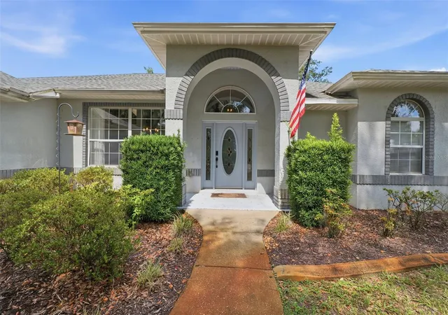 5th image of 240 N Country Club Dr, Crystal River, FL 34429 | MLS# W7887000