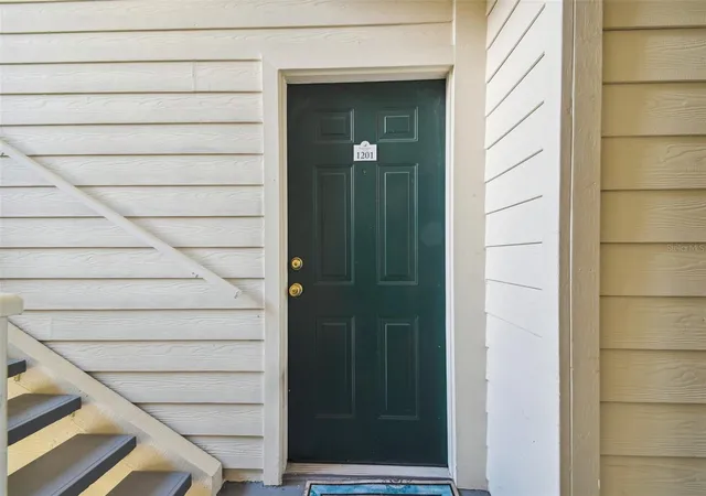 2nd image of 1201 Bay Club Cir, Tampa, FL 33607 | MLS# TB8522567