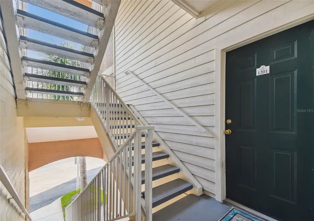 4th image of 1201 Bay Club Cir, Tampa, FL 33607 | MLS# TB8522567