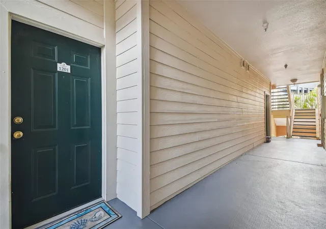 5th image of 1201 Bay Club Cir, Tampa, FL 33607 | MLS# TB8522567