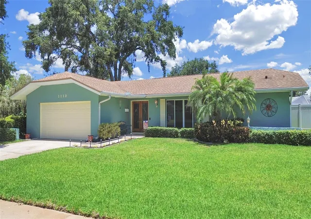 2nd image of 1110 Mclean St, Dunedin, FL 34698 | MLS# TB8522577