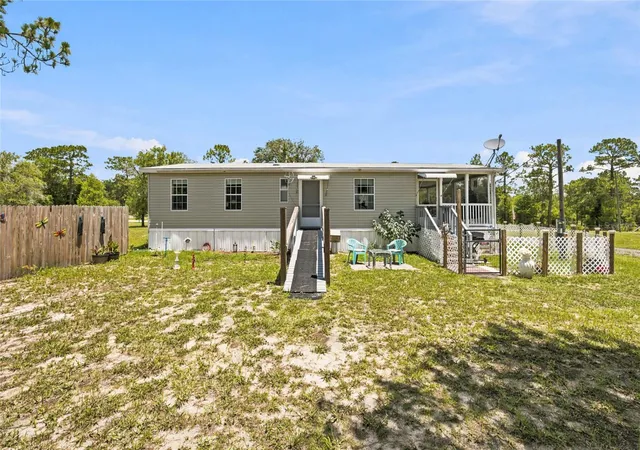 Homes for sale in Morriston, FL | 13330 Se 21st Pl, Morriston, FL 32668 | MLS# OM727258