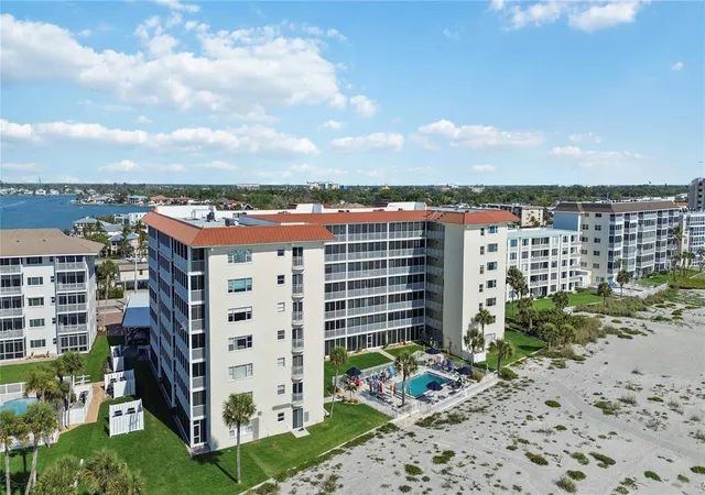 2nd image of 1150 Tarpon Ctr Dr, VENICE, FL 34285