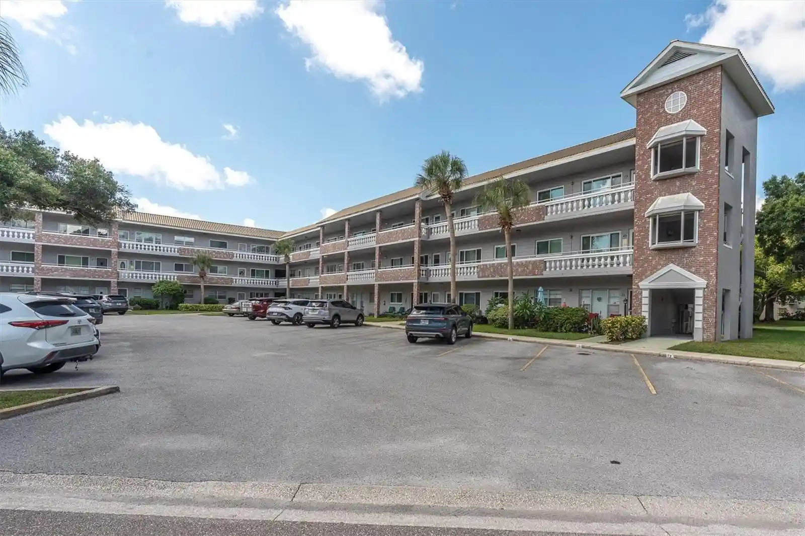 Listing Photo 2 - Condo for sale in 2461 Rhodesian Dr located at 2461 Rhodesian Dr, CLEARWATER, FL 33763 - Unit #45