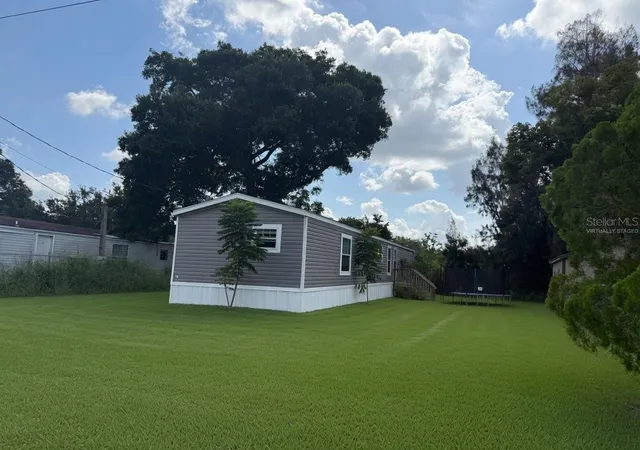 Photo 1 of Sale Pending at 3035 Crystal Hills Dr, Lakeland, FL 33801 | MLS# L4963017 | Listing updated on 2026-08-28