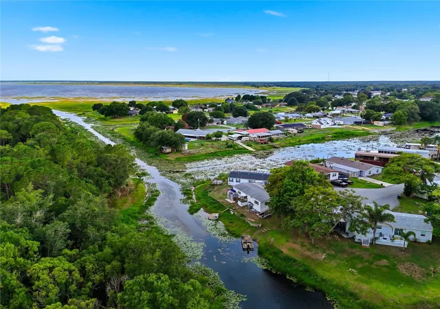 Photo 4 of Manufactured home for sale at 338 1st Avenue N, Lake Wales, FL 33859 | MLS# L4963018 | Listing updated on 2026-10-07