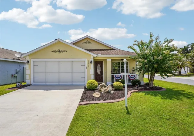 Homes for sale in Oxford, FL | 12416 Ne 48Th Loop, Oxford, FL 34484 | MLS# G5114215