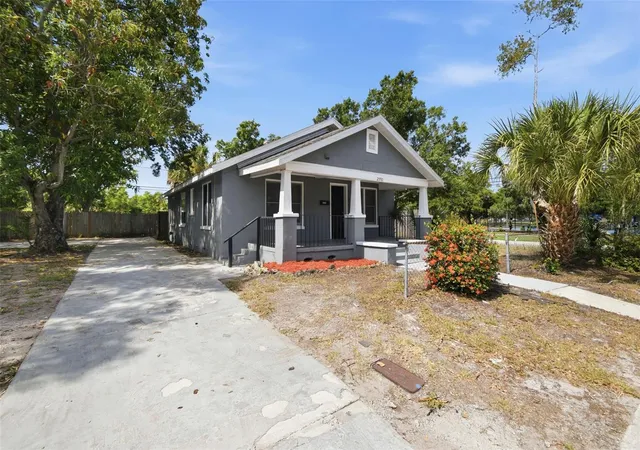 Photo 3 of Single family home for sale at 2550 10th Avenue S, Saint Petersburg, FL 33712 | MLS# O6419524 | Listing updated on 2026-10-20