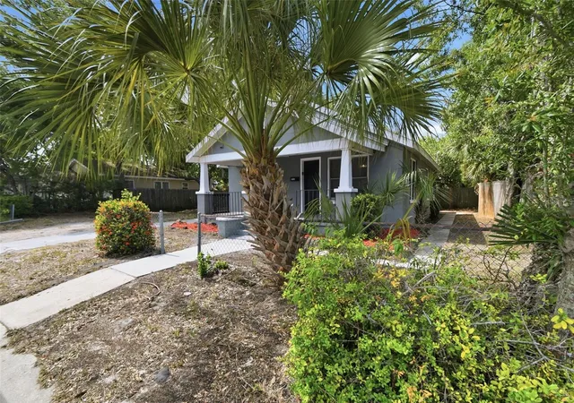 Photo 3 of Single family home for sale at 2550 10th Avenue S, Saint Petersburg, FL 33712 | MLS# O6419524 | Listing updated on 2026-10-20