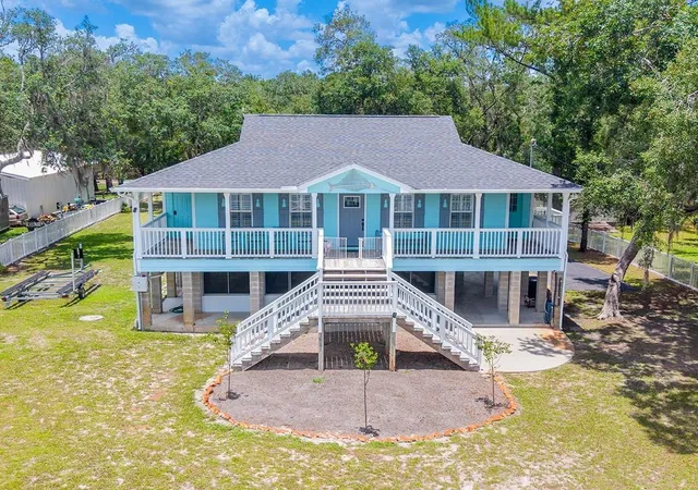 Homes for sale in Fanning Springs, FL | 8213 Riverview Rd, Fanning Springs, FL 32693 | MLS# GC541424