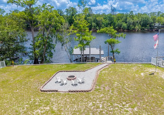 Homes for sale in Fanning Springs, FL | 8213 Riverview Rd, Fanning Springs, FL 32693 | MLS# GC541424