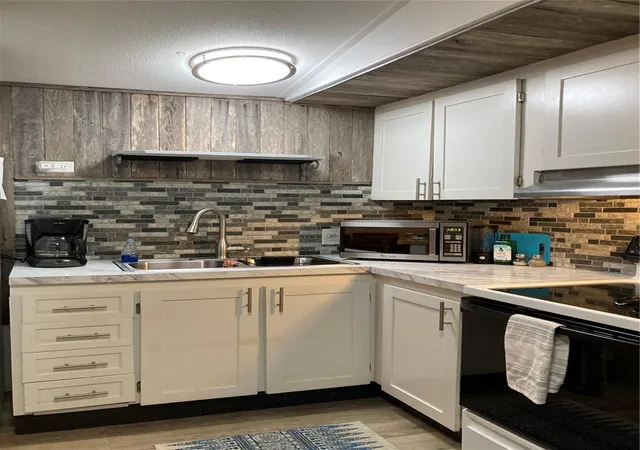 Photo 3 of Manufactured home for sale at 3723 116th Street W, Bradenton, FL 34210 | MLS# A4697968 | Listing updated on 2026-09-05