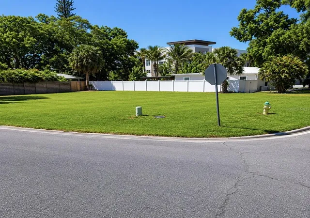 1st image of 336 Lime Ave, Sarasota, FL 34237 | MLS# L4963023
