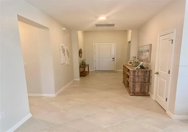 Photo 4 of Single family home for sale at 10852 Sun Drop St, Venice, FL 34293 | MLS# O6419571 | Listing updated on 2026-09-15