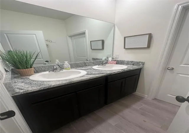 4th image of 1169 Nw 133Rd Wy, Newberry, FL 32669 | MLS# O6419581