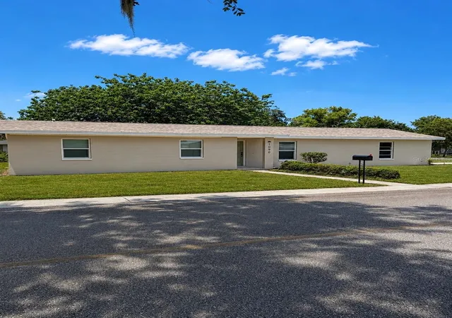 3rd image of 1090 E Bay St, Bartow, FL 33830 | MLS# R4911504