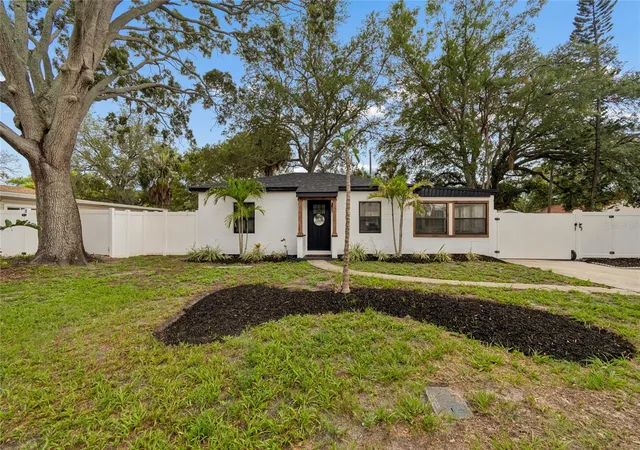 Photo 1 of Sale Pending at 4730 W Bay Vista Ave, Tampa, FL 33611 | MLS# TB8522722 | Listing updated on 2026-09-03