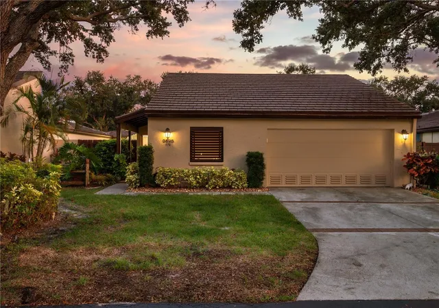 Photo 1 of Single family home for sale at 3825 Glen Oaks Manor Dr, Sarasota, FL 34232 | MLS# TB8522724 | Listing updated on 2026-08-07