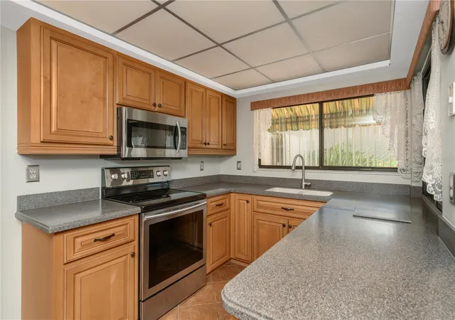 Photo 2 of Single family home for sale at 3825 Glen Oaks Manor Dr, Sarasota, FL 34232 | MLS# TB8522724 | Listing updated on 2026-08-07