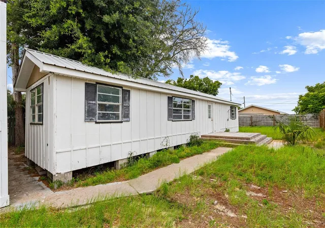 Photo 2 of Single family home for sale at 21316 Sunset Ave, Panama City Beach, FL 32413 | MLS# TB8522776 | Listing updated on 2026-09-25