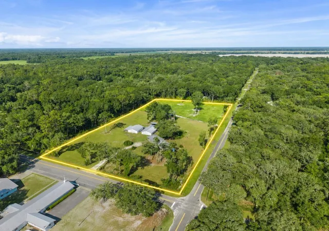 Homes for sale in Chiefland, FL | 12450 Nw 85Th Ave, Chiefland, FL 32626 | MLS# OM727298