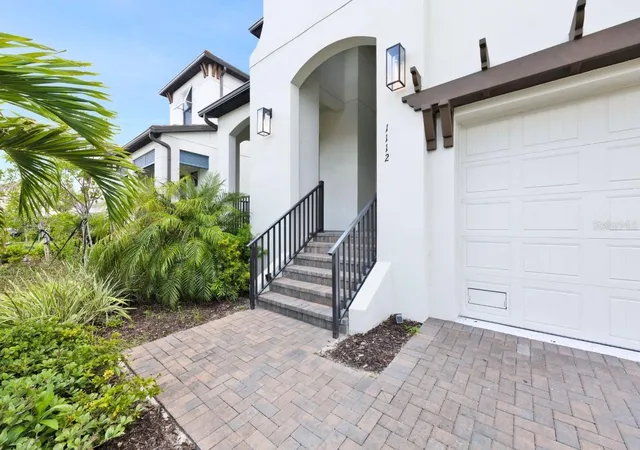 Photo 4 of Single family home for sale at 1112 Seagrape Dr, Ruskin, FL 33570 | MLS# TB8522802 | Listing updated on 2026-09-03