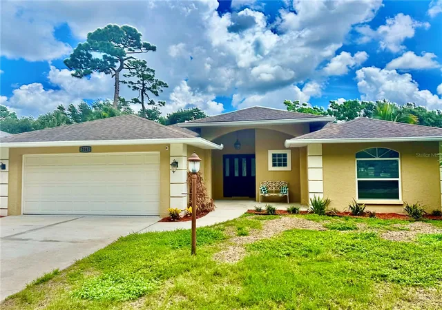 Photo 1 of Single family home for sale at 2043 Old Trenton Ln, Sarasota, FL 34232 | MLS# A4698006 | Listing updated on 2026-08-15