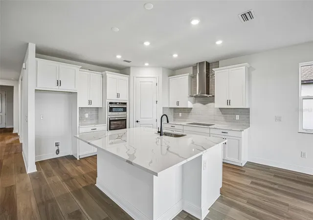 Photo 3 of Single family home for sale at 8928 Deep Horizon Loop, Parrish, FL 34219 | MLS# R4911506 | Listing updated on 2026-10-04