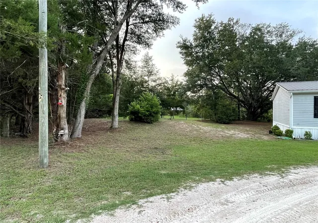 Photo 4 of Manufactured home for sale at 8890 SE 66th Circle, Trenton, FL 32693 | MLS# GC541441 | Listing updated on 2026-09-25
